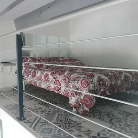 Au Port D'agde Proche Des