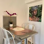 Au Port D'agde Proche Des *