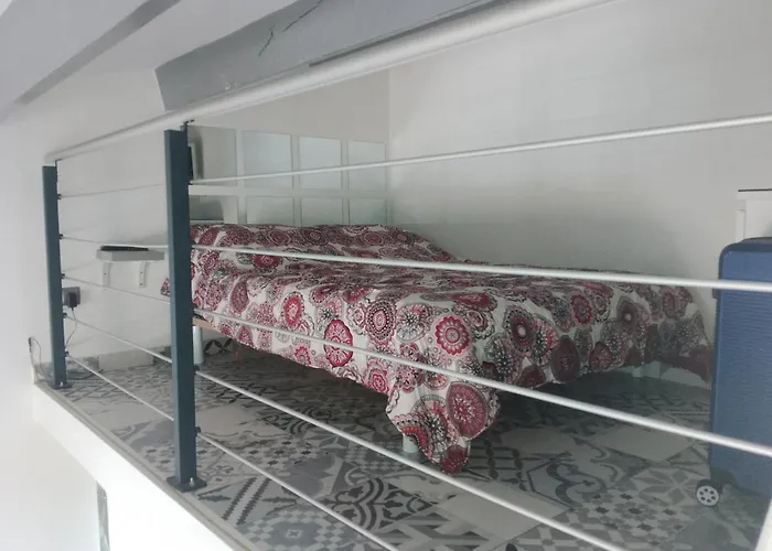 Au Port D'agde Proche Des